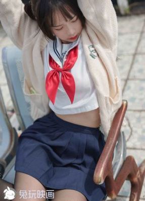 年轻的女教师2在线